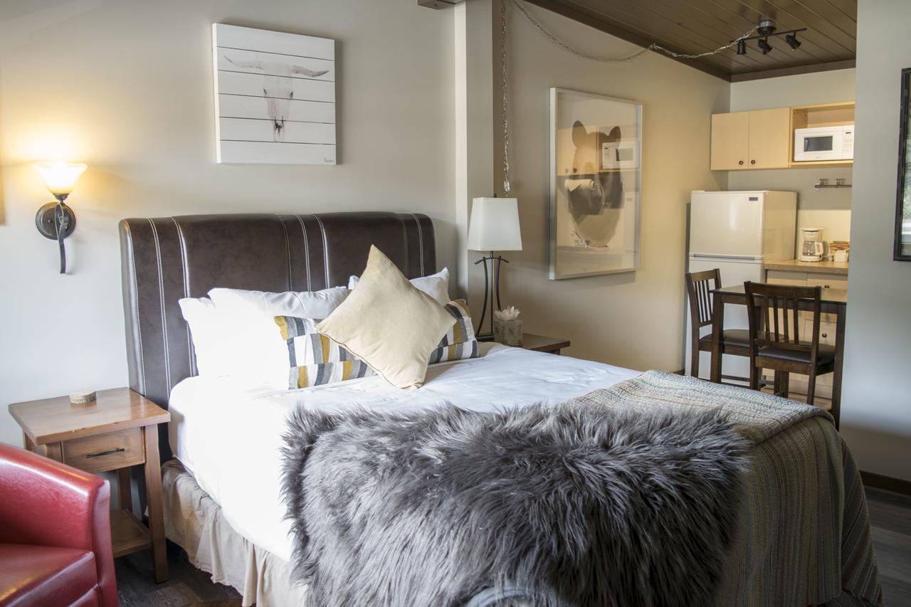 Yamnuska Suites Canmore Esterno foto