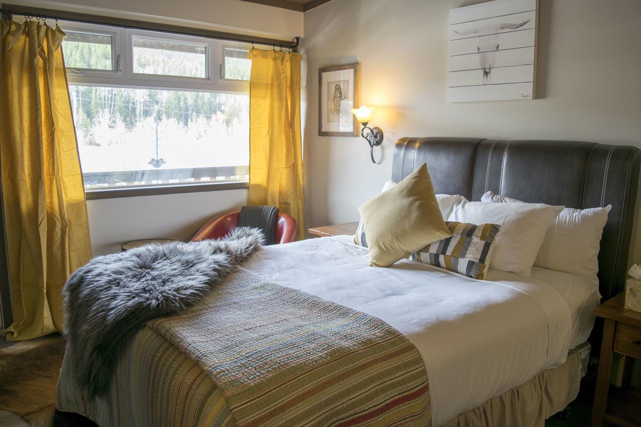 Yamnuska Suites Canmore Esterno foto