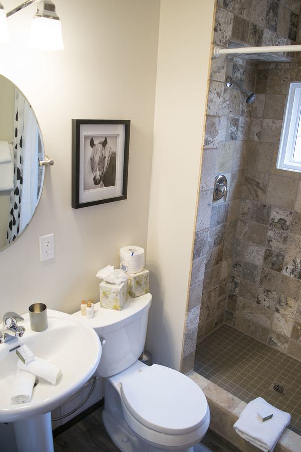 Yamnuska Suites Canmore Esterno foto