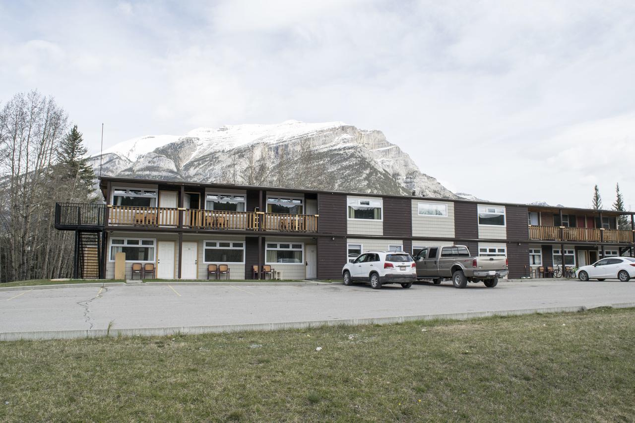 Yamnuska Suites Canmore Esterno foto