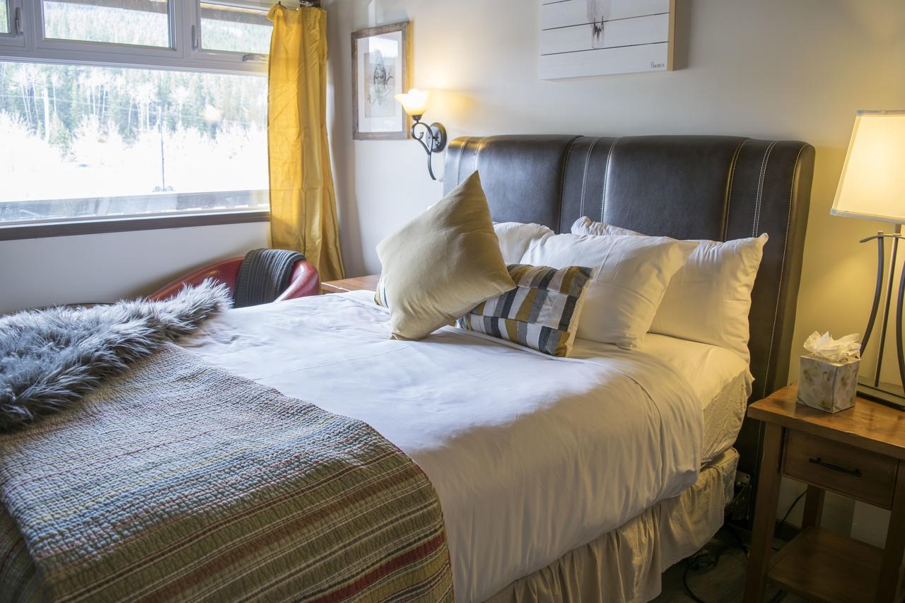 Yamnuska Suites Canmore Esterno foto